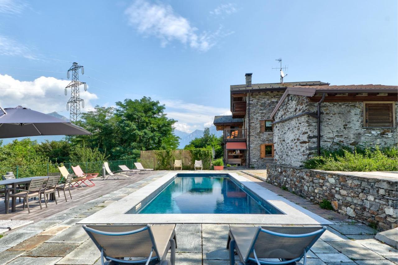 Chalet Con Piscina E Vista Panoramica Colico Exteriör bild