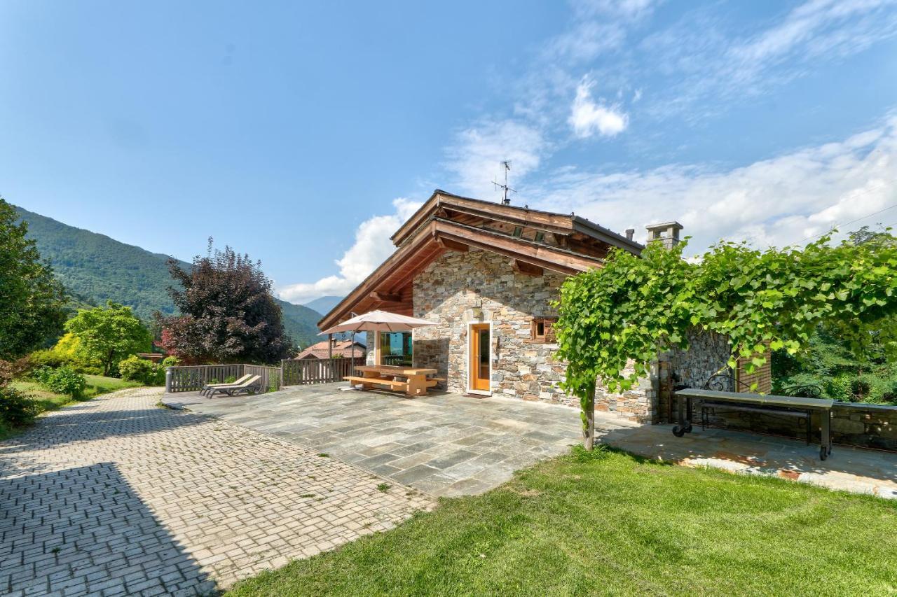 Chalet Con Piscina E Vista Panoramica Colico Exteriör bild