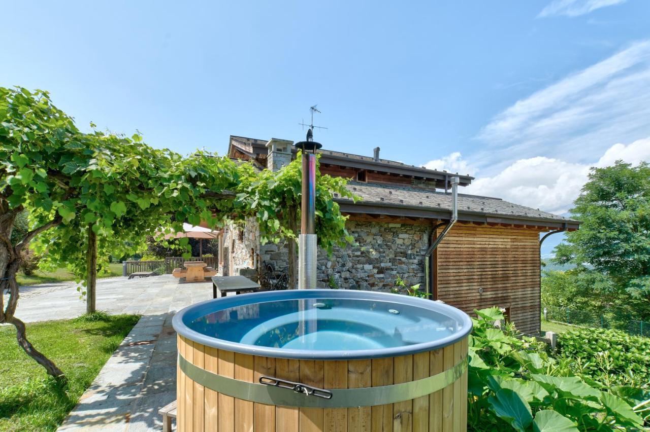 Chalet Con Piscina E Vista Panoramica Colico Exteriör bild